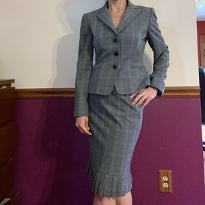 Ladies skirt suit